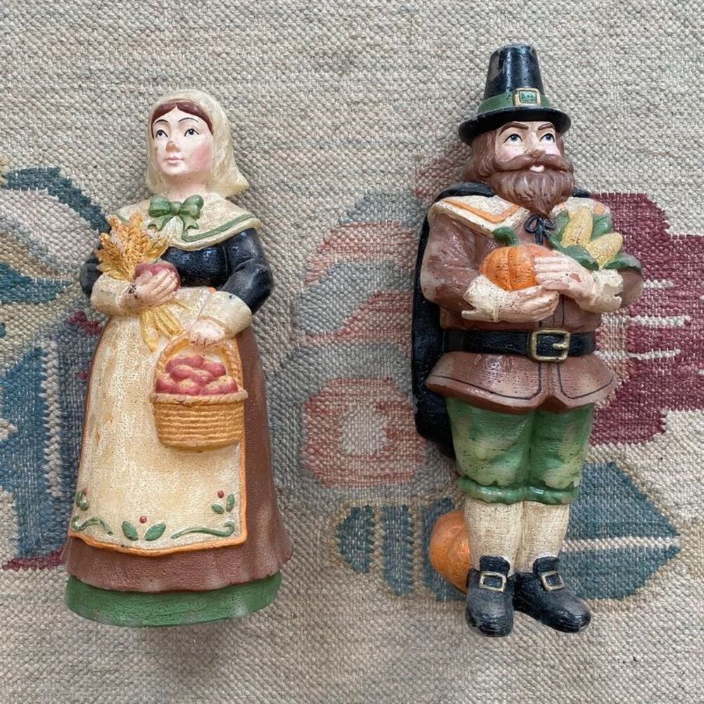Midwest Cannon Falls Thanksgiving Resin Statues Pilgrim Man Woman